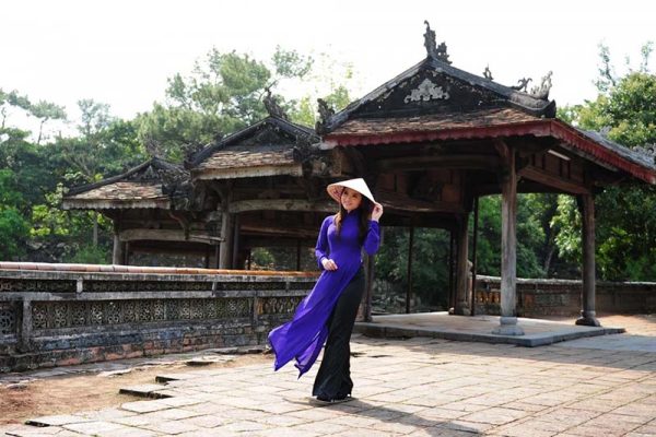 Tour du lịch Đà Nẵng khởi hành từ Đà Nẵng - Áo dài xứ Huế