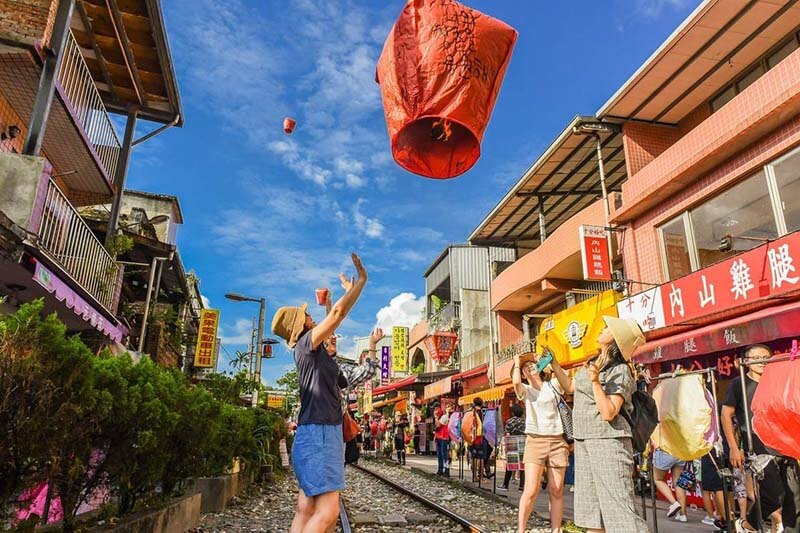 Tour du lịch Đài Loan trọn gói - Làng cổ Thập Phần
