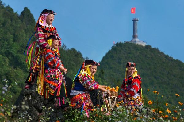 Tour du lịch Đông Bắc trọn gói 5 ngày 4 đêm - Hà Giang - Hồ Ba Bể - Thác Bản Giốc - Hang Pác Bó