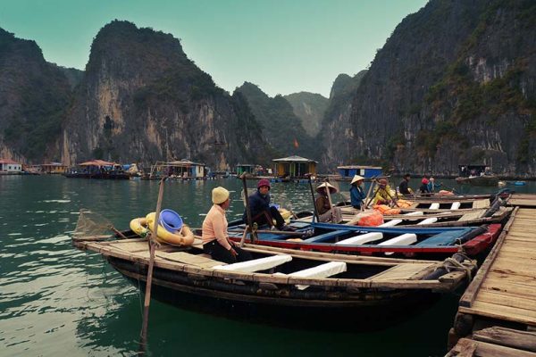 Tour du lịch vịnh Hạ Long trọn gói 1 ngày - Làng Chài Ba Hang