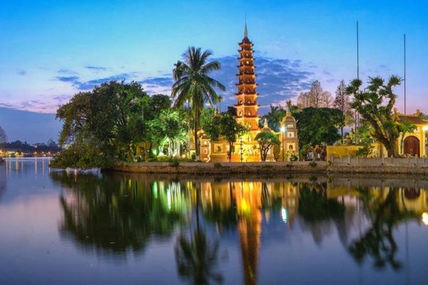 Tour du lịch Hà Nội 1 ngày - Chùa Trấn Quốc