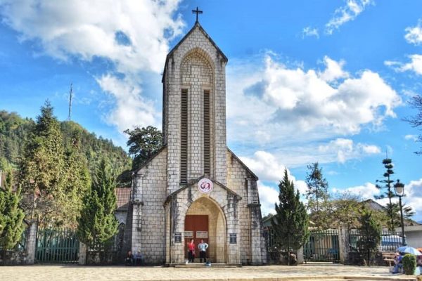 Tour du lịch Sapa trọn gói 3 ngày - Nhà thờ đá Sapa