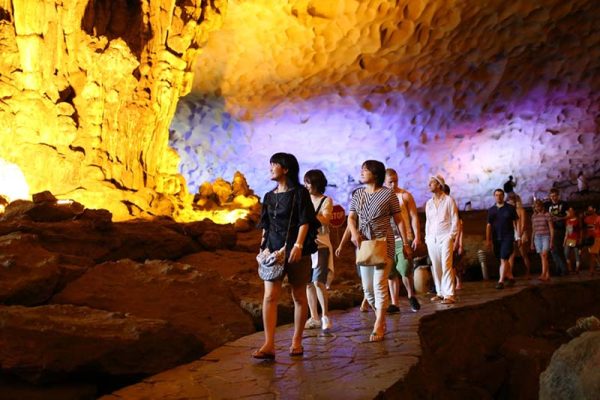 Tour du lịch vịnh Hạ Long 1 ngày - Động Thiên Cung