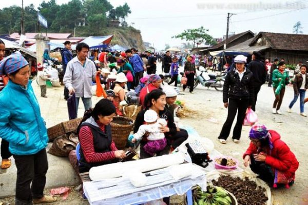 tour mã pí lèng tại khu chợ vùng cao