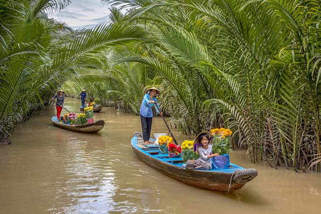 Trải nghiệm chèo xuồng ba lá tour du lịch miền tây từ sài gòn